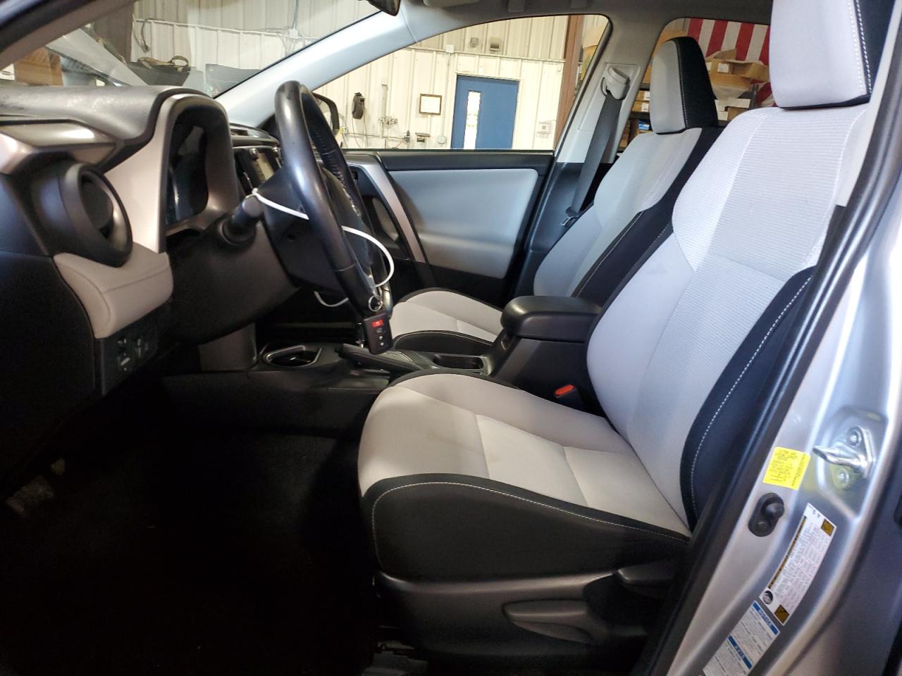 2017 Toyota RAV 4 - Image 7