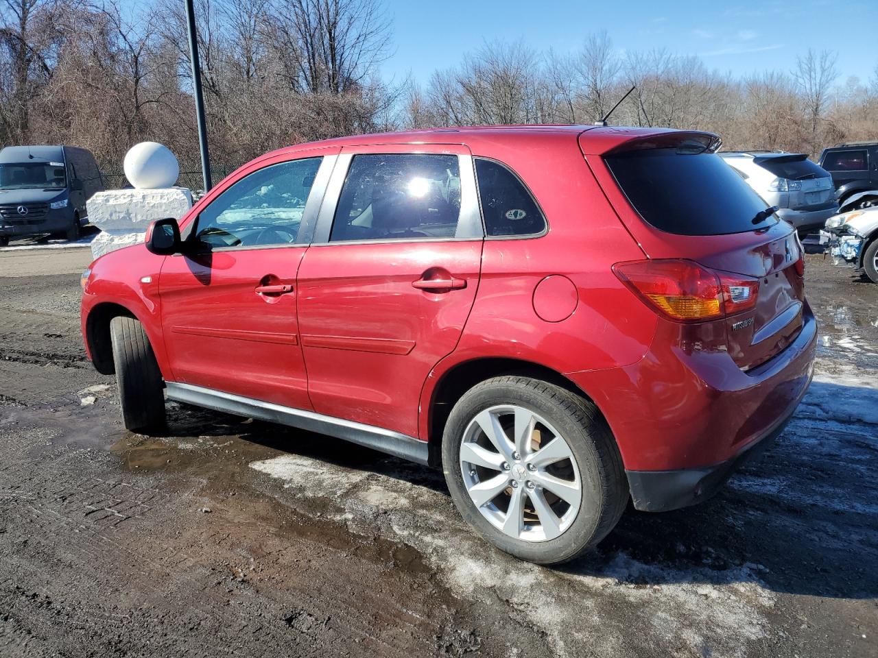 2015 Mitsubishi Outlander - Image 2