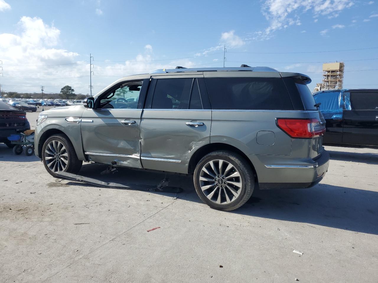 2019 Lincoln Navigator - Image 2