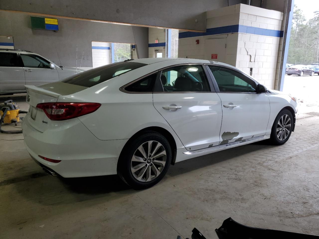 2015 Hyundai Sonata - Image 3
