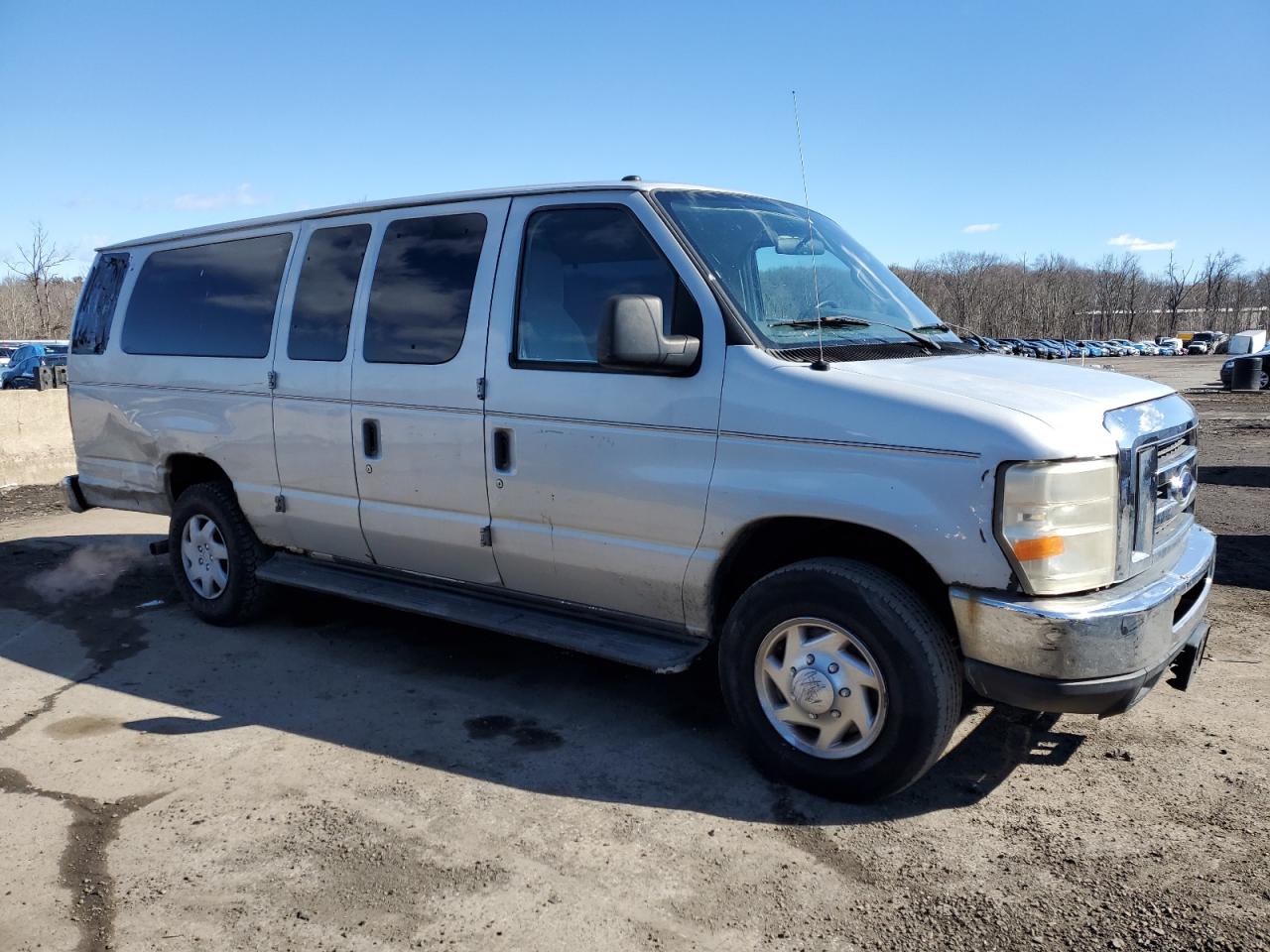 2010 Ford Econoline - Image 4