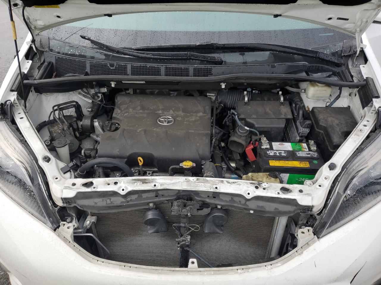 2011 Toyota Sienna - Image 14