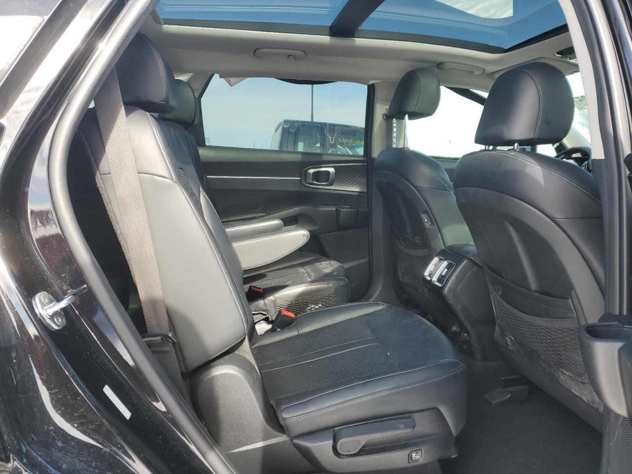 2022 Kia Sorento - Image 12