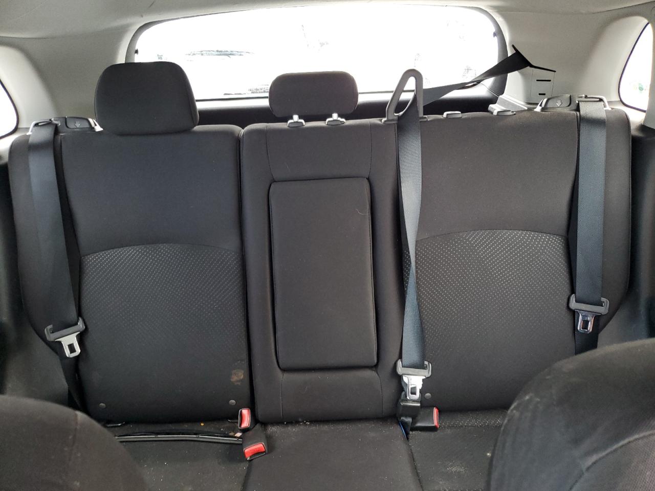 2015 Mitsubishi Outlander - Image 10