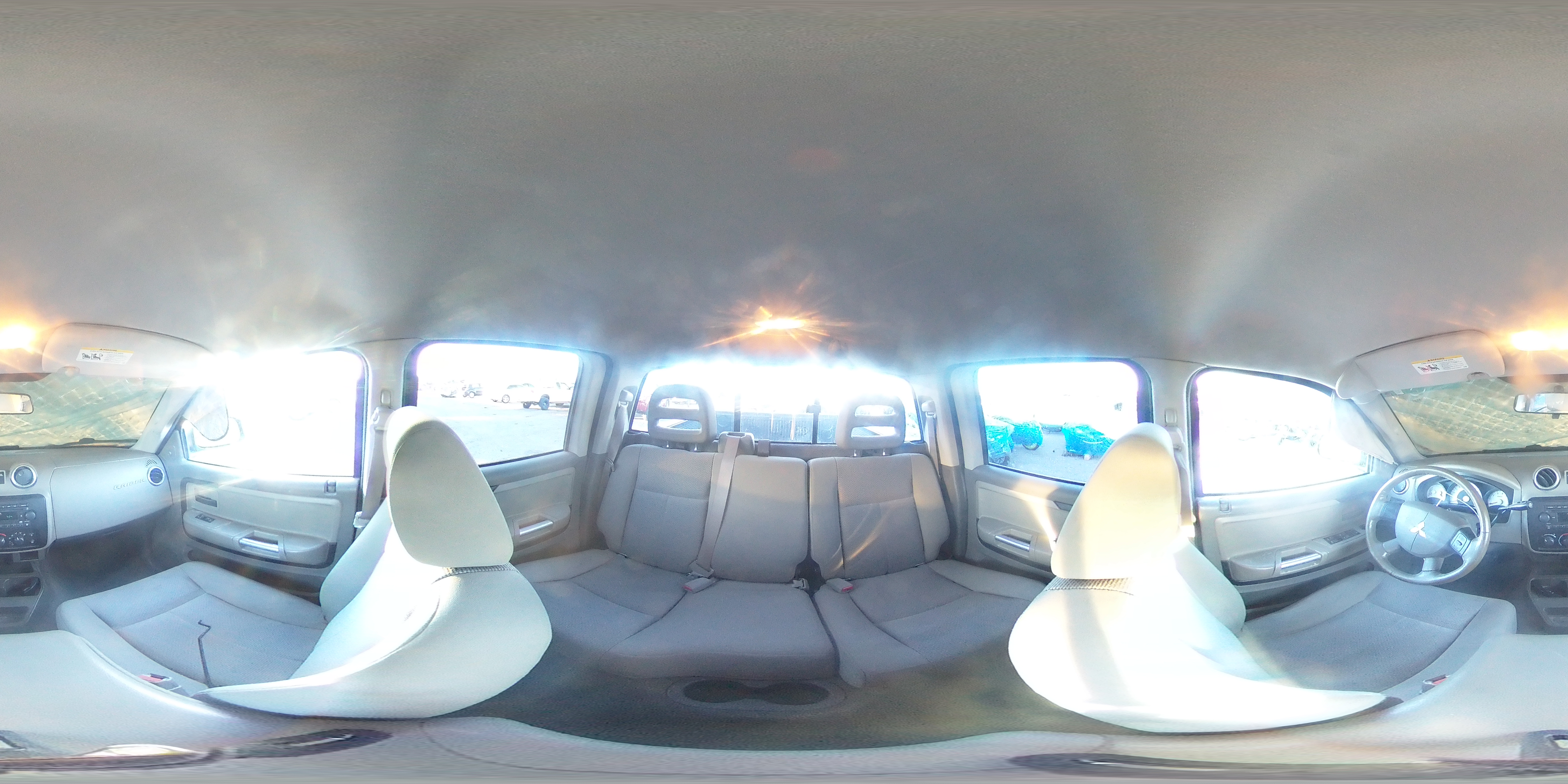 2006 Mitsubishi Raider - Image 12