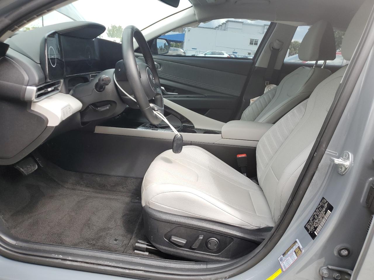 2022 Hyundai Elantra - Image 7
