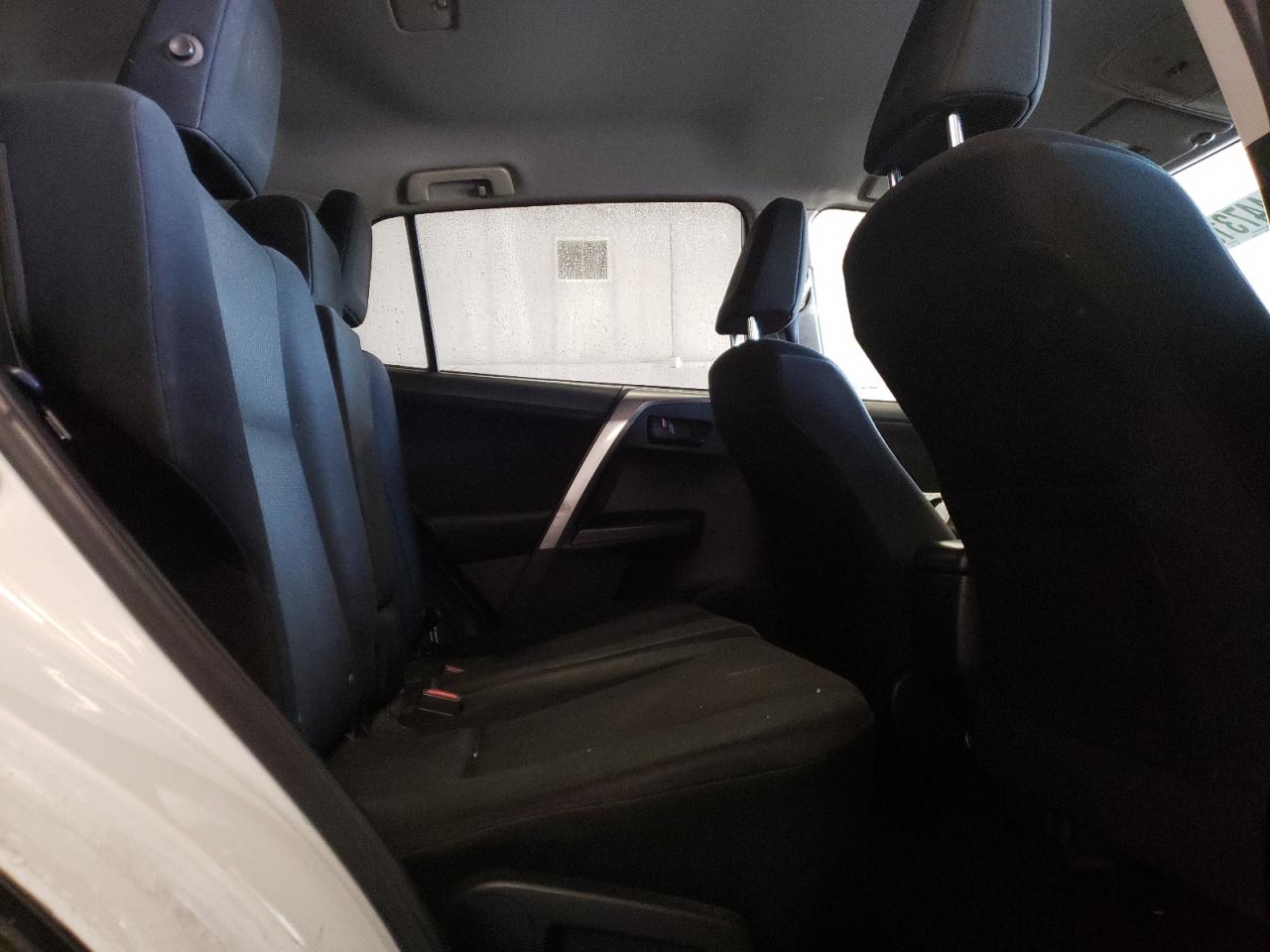 2017 Toyota RAV 4 - Image 11