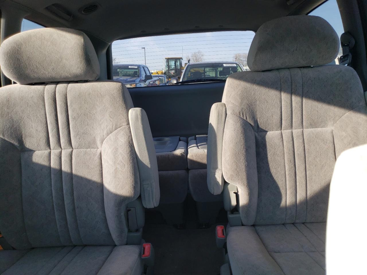 2000 Toyota Sienna - Image 10