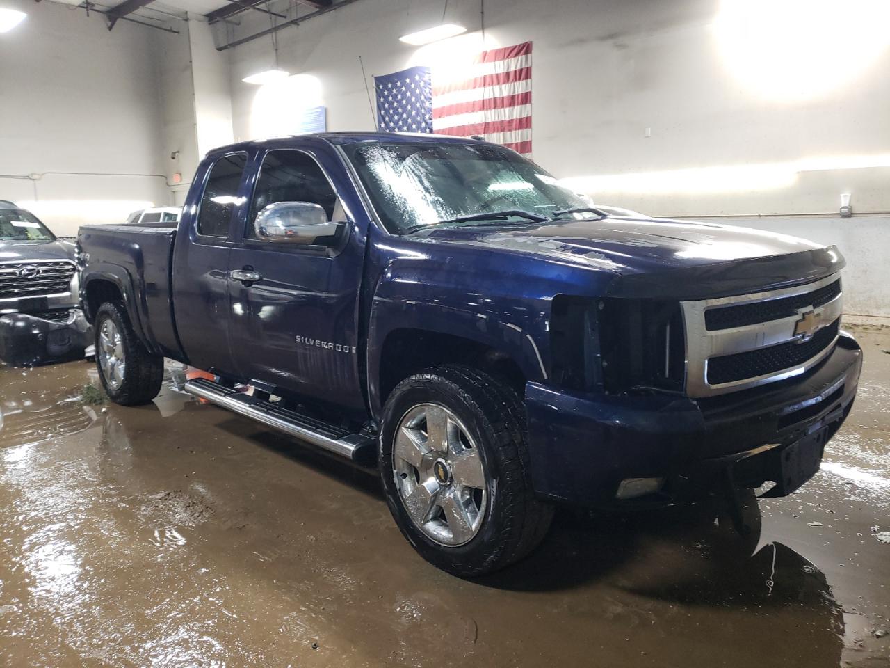 2009 Chevrolet Silverado - Image 4