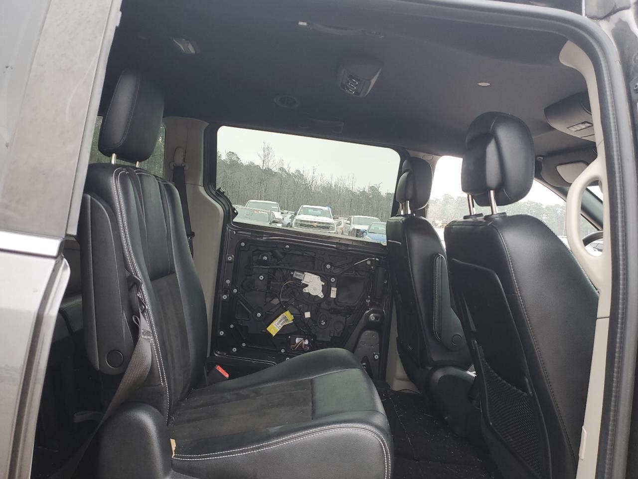2019 Dodge Caravan - Image 12