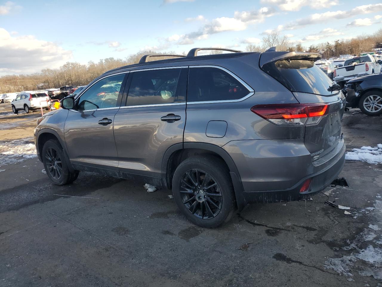 2019 Toyota Highlander - Image 2