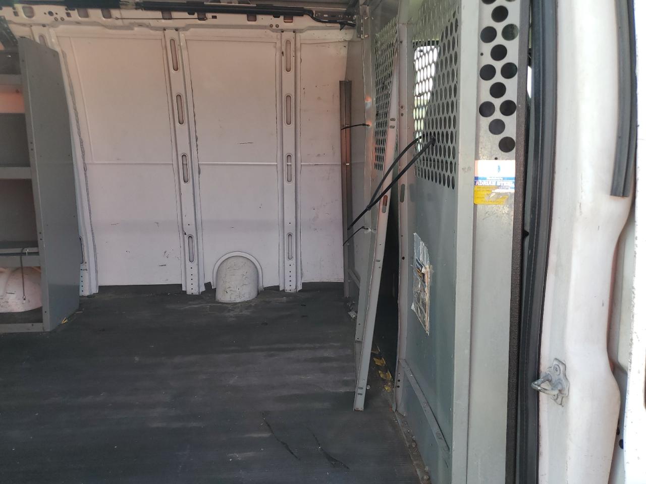 2007 GMC Savana - Image 11