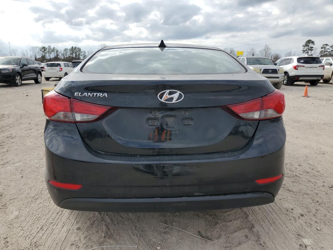 2016 Hyundai Elantra - Image 6