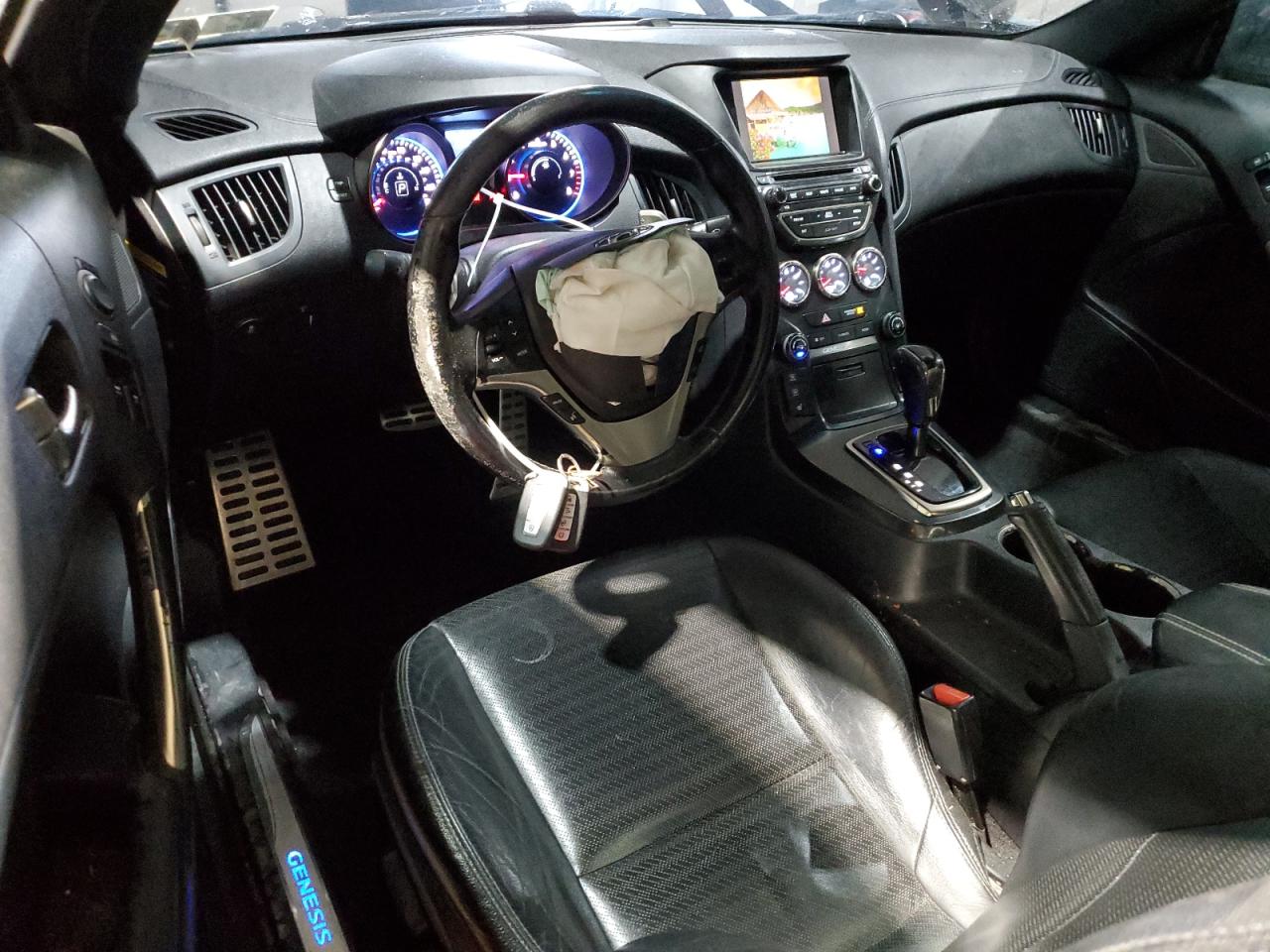 2014 Hyundai Genesis - Image 8