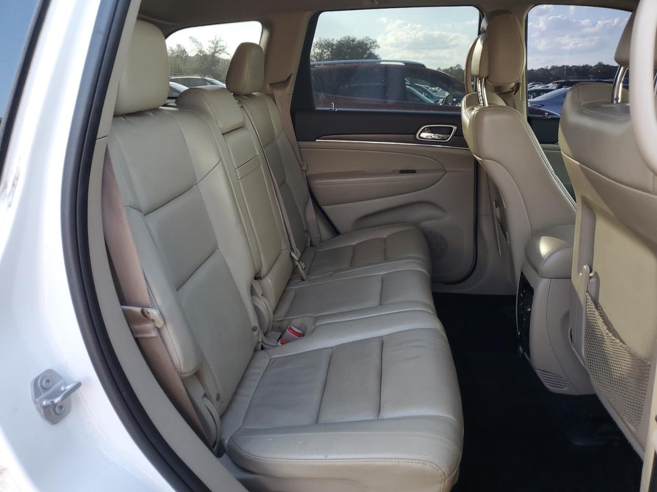 2017 Jeep Grand Cherokee - Image 11