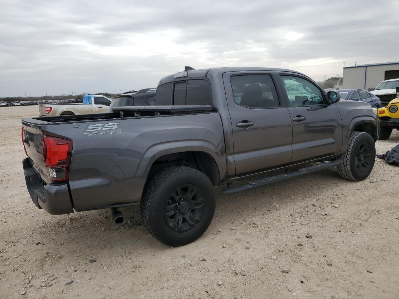 2019 Toyota Tacoma - Image 3