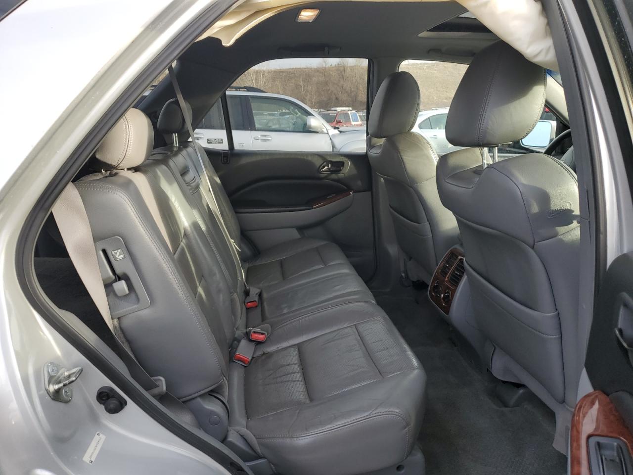 2005 Acura MDX - Image 11
