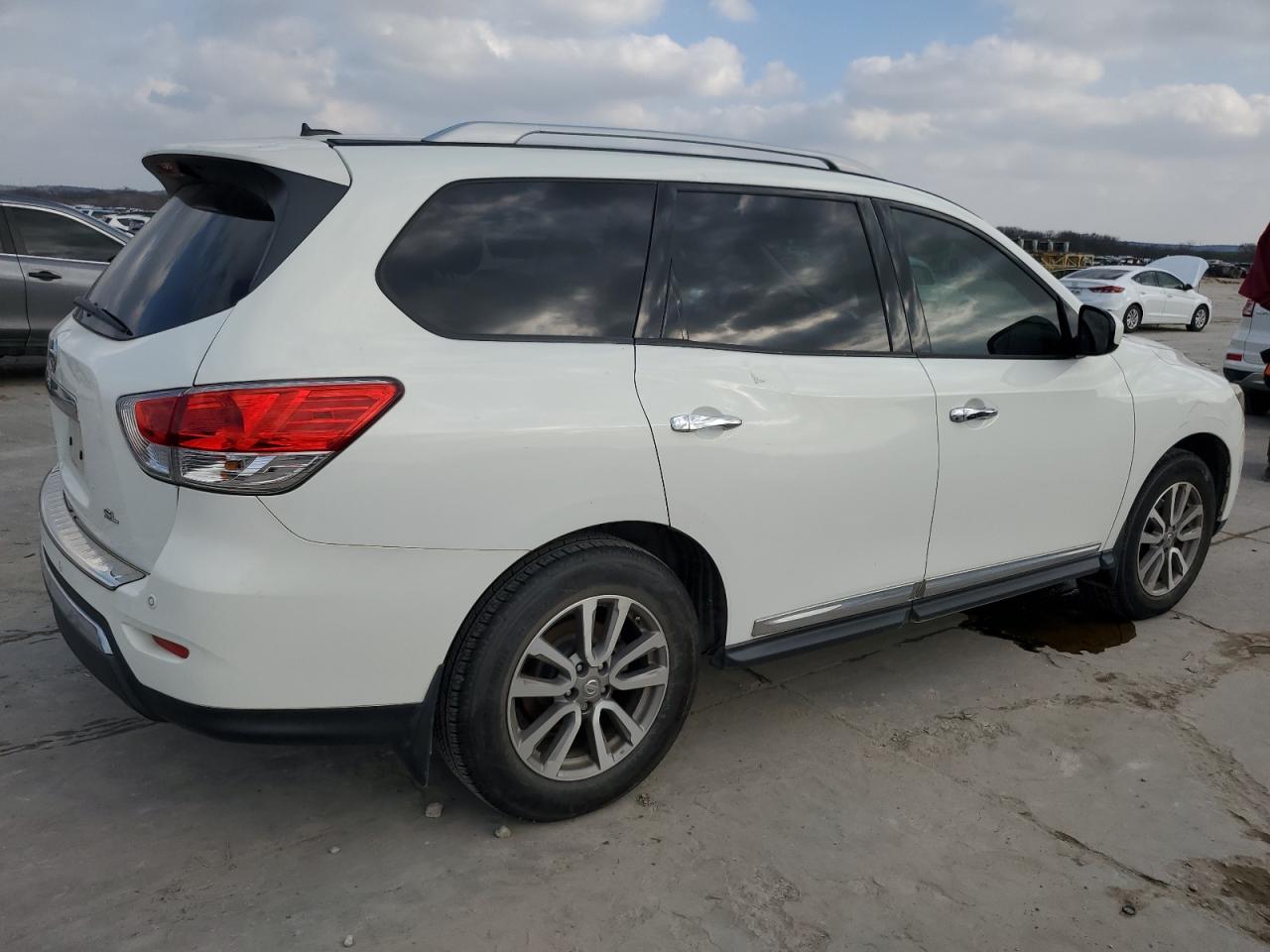 2014 Nissan Pathfinder - Image 3