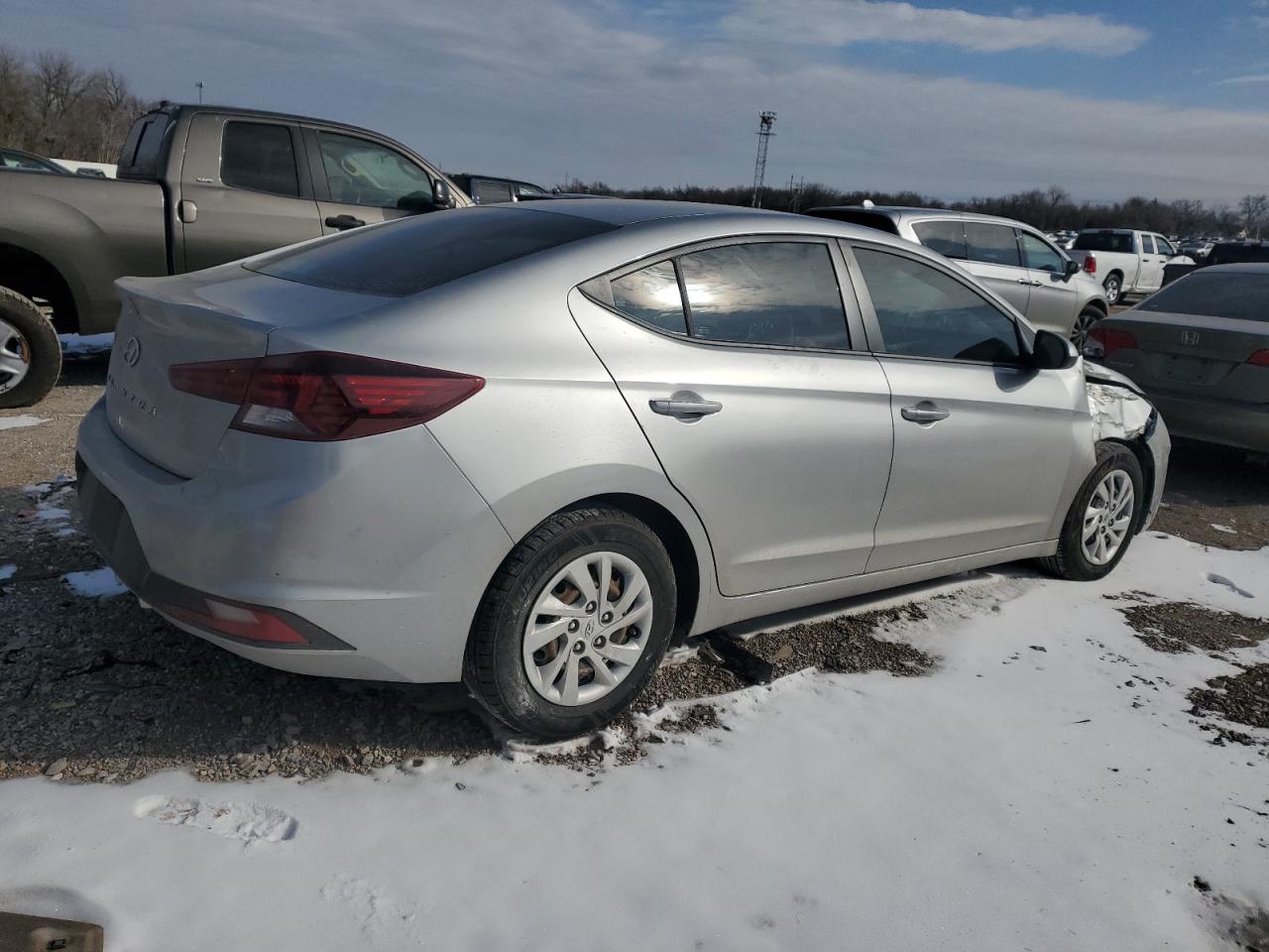 2020 Hyundai Elantra - Image 3