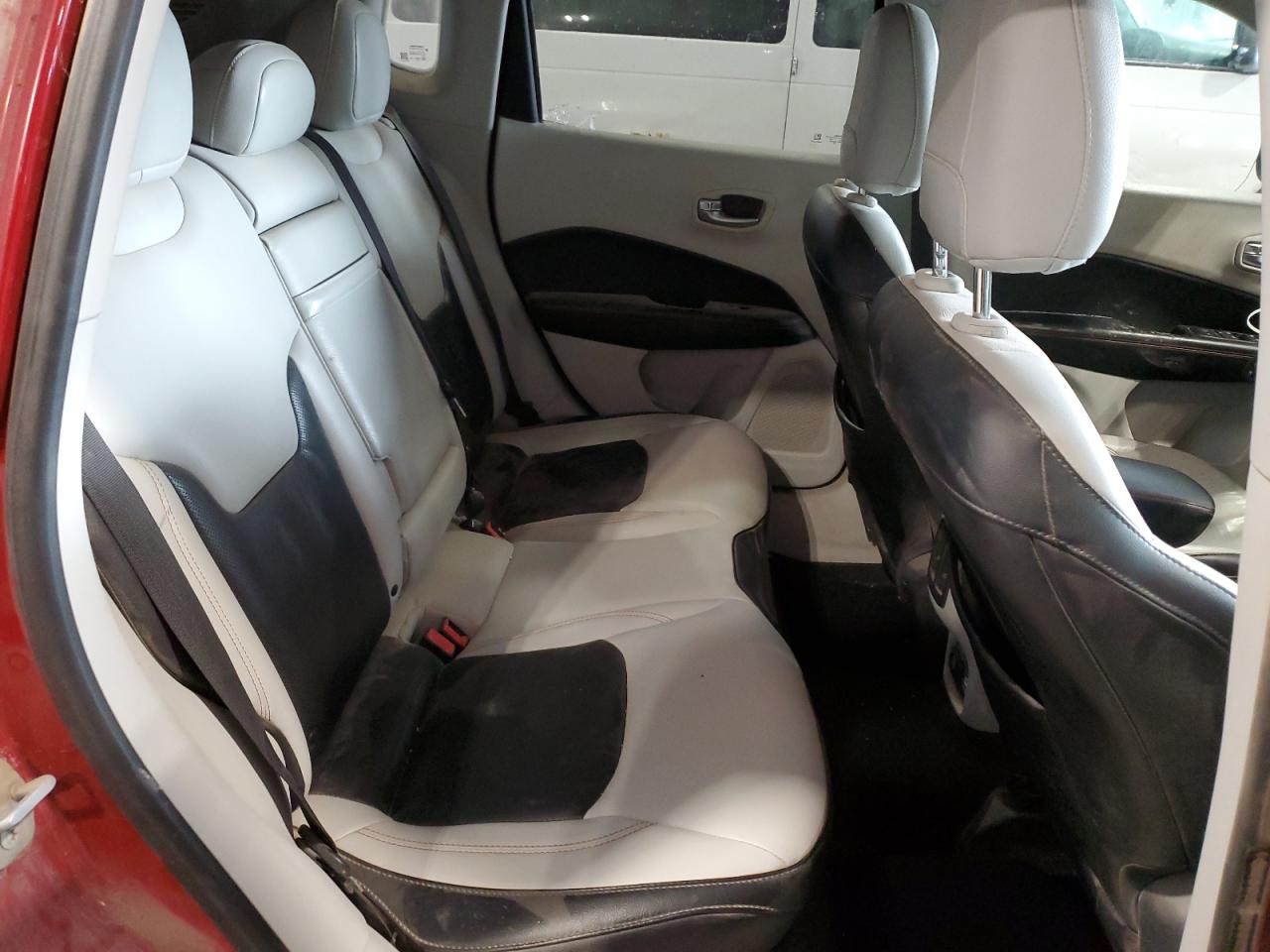 2018 Jeep Compass - Image 11