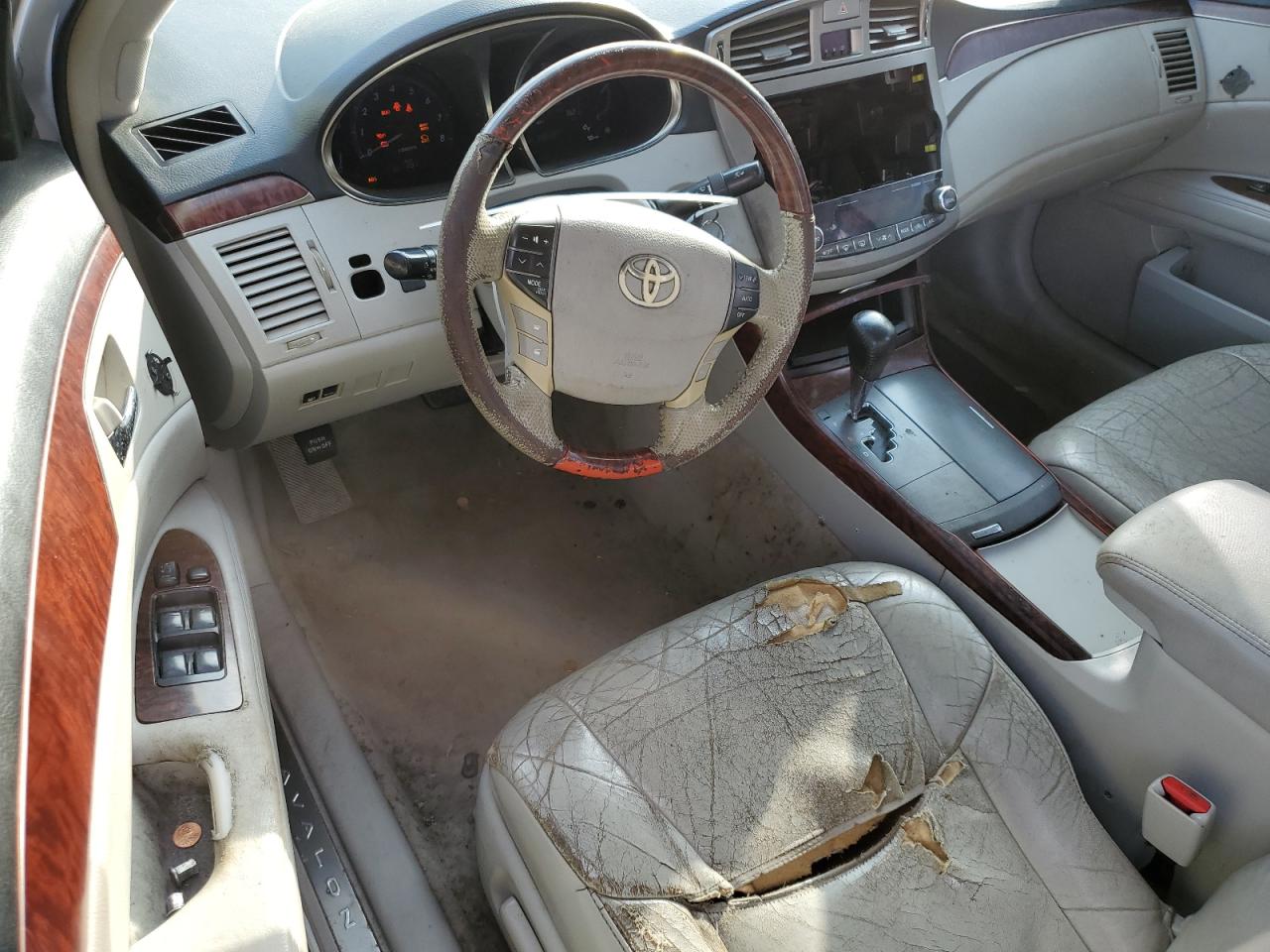 2011 Toyota Avalon - Image 8