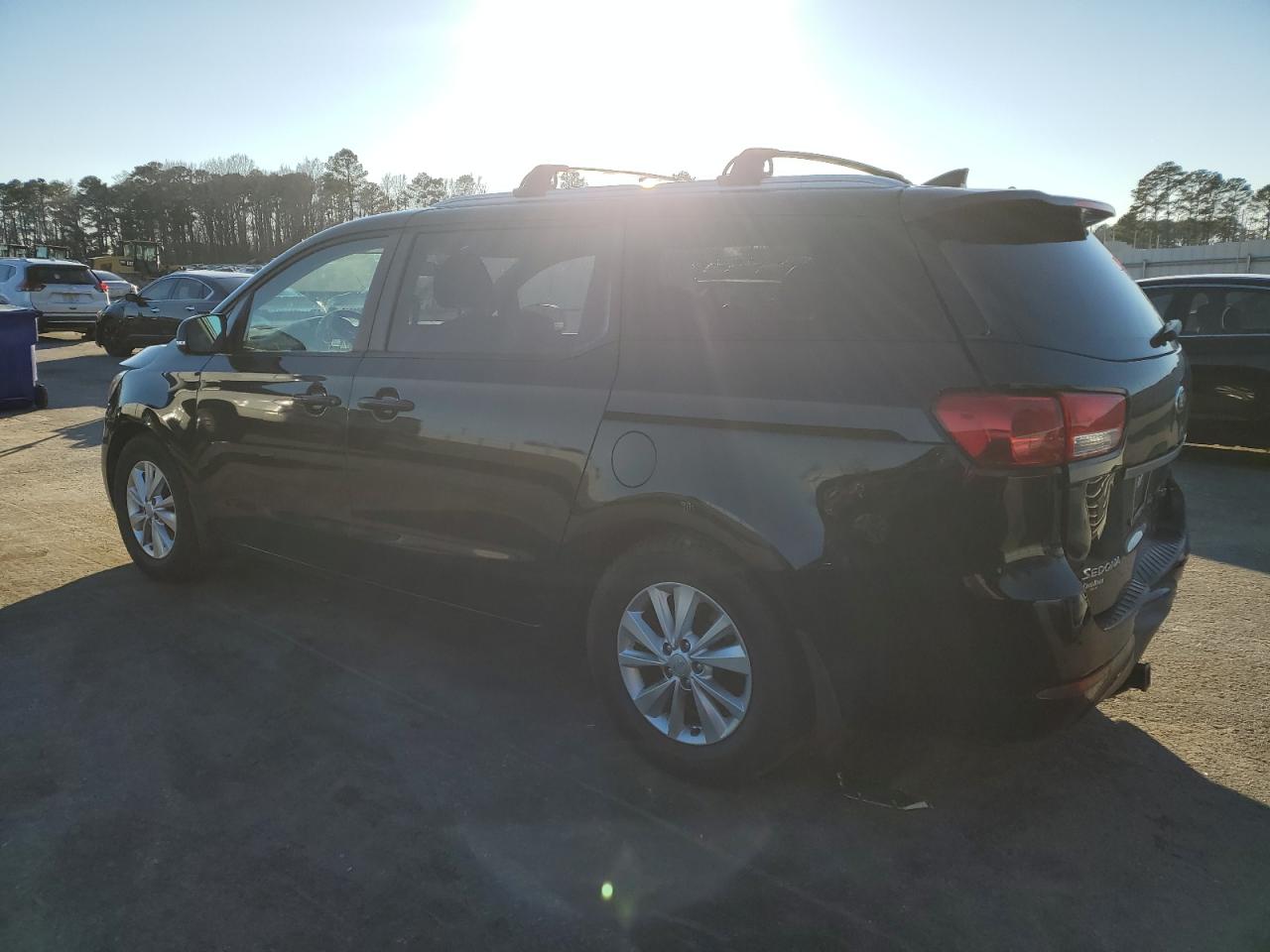 2017 Kia Sedona - Image 2