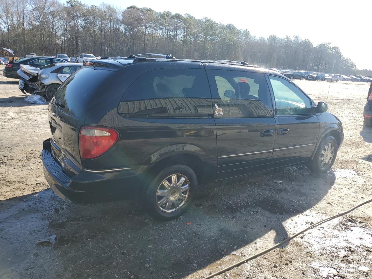2005 Chrysler Town & Country - Image 3