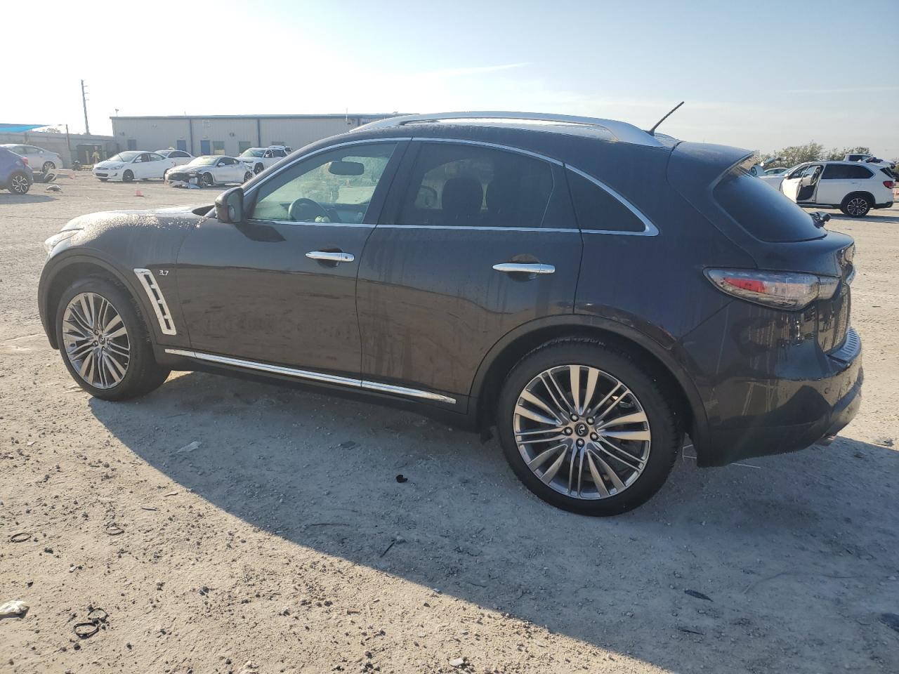 2017 Infiniti QX70 - Image 2