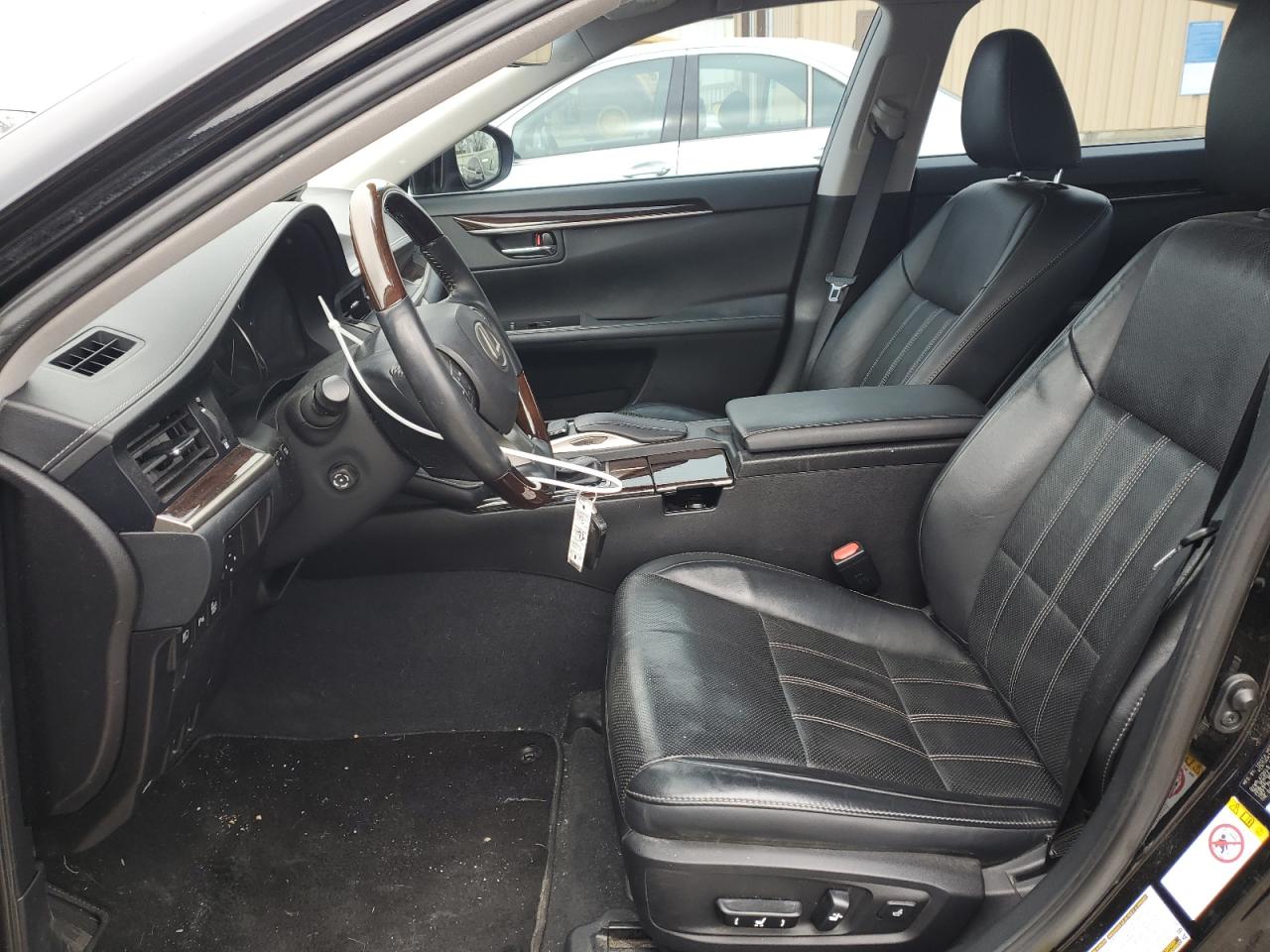 2016 Lexus ES - Image 7