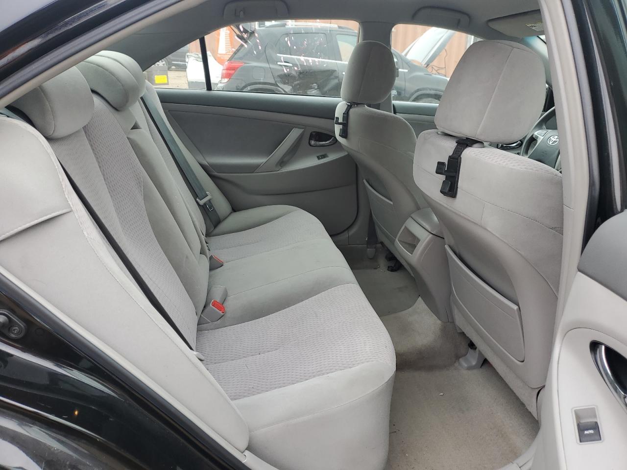 2011 Toyota Camry - Image 11