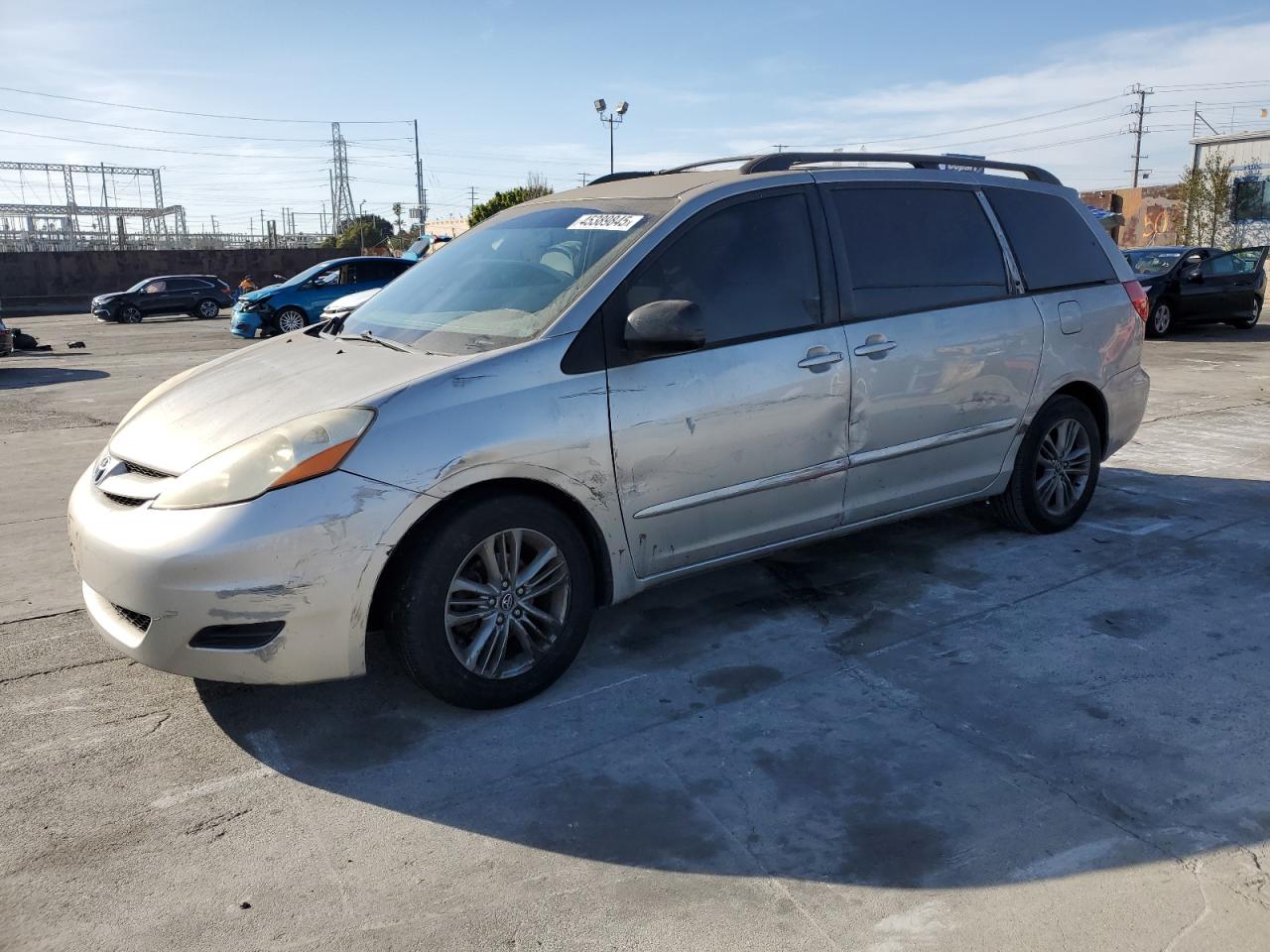 2008 Toyota Sienna Ce zu verkaufen in Wilmington, CA - Side