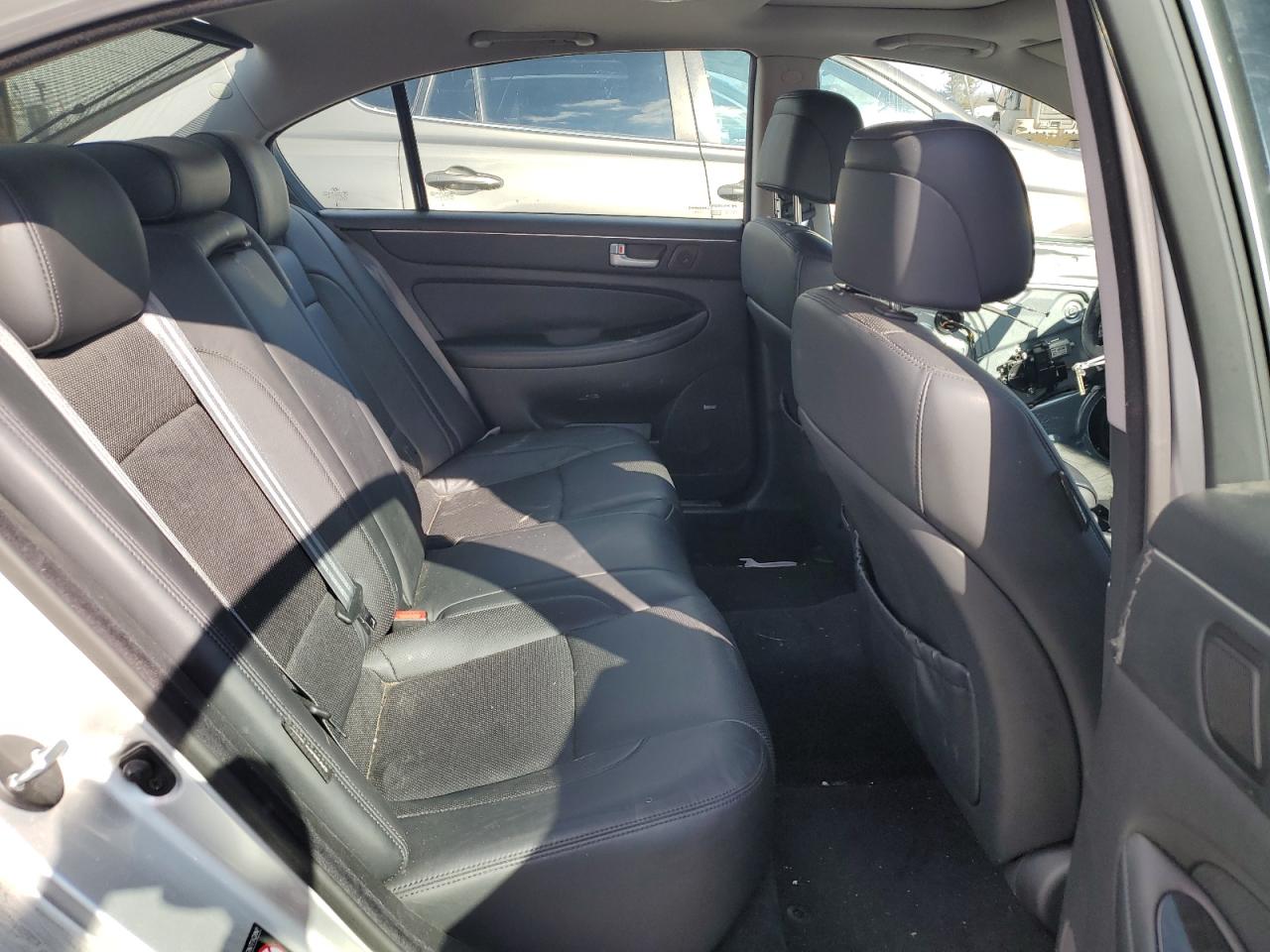 2013 Hyundai Genesis - Image 10