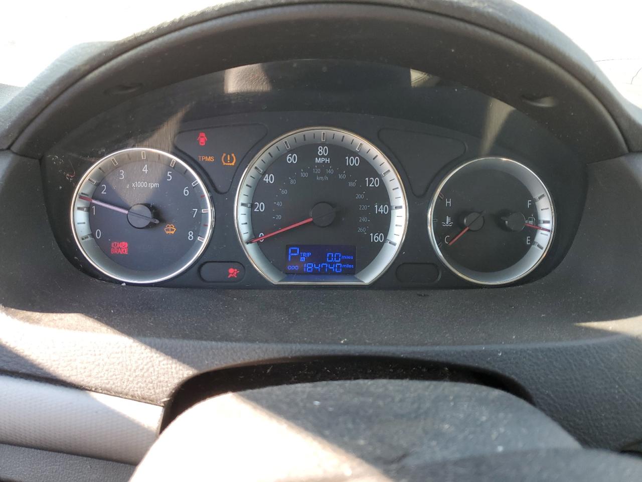 2010 Hyundai Sonata - Image 9
