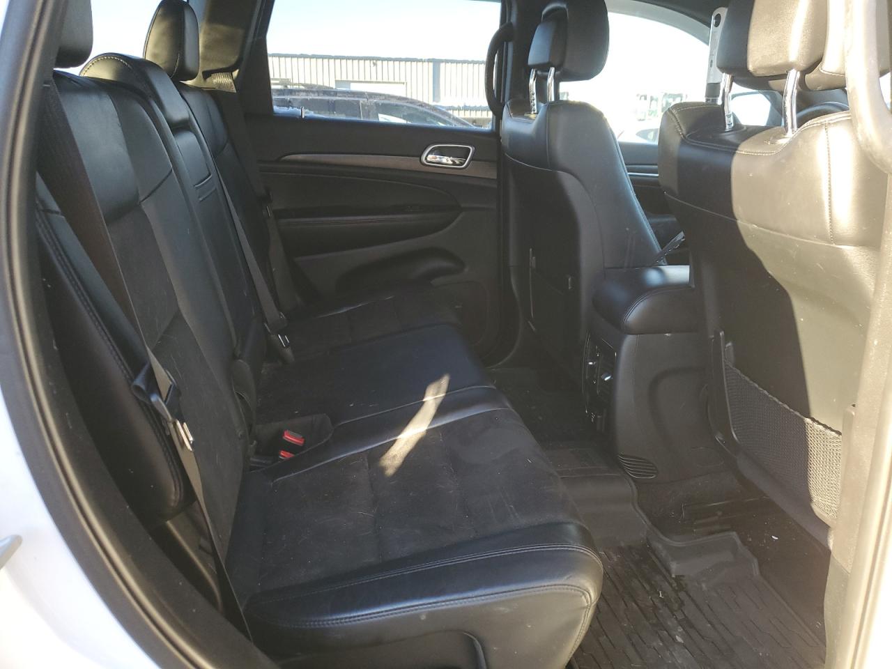 2018 Jeep Grand Cherokee - Image 12