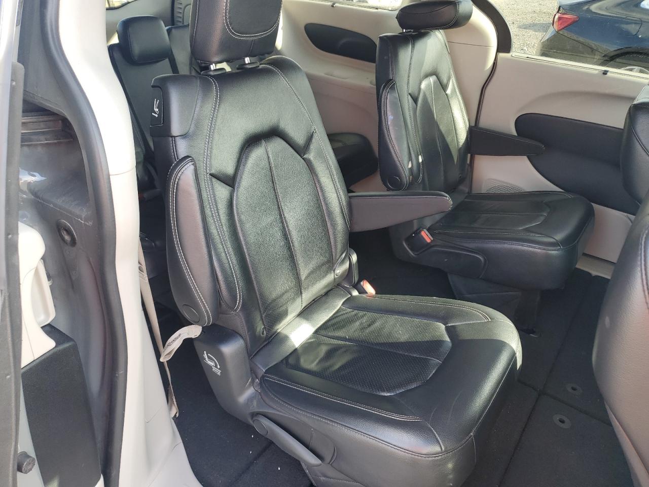 2022 Chrysler Pacifica - Image 11