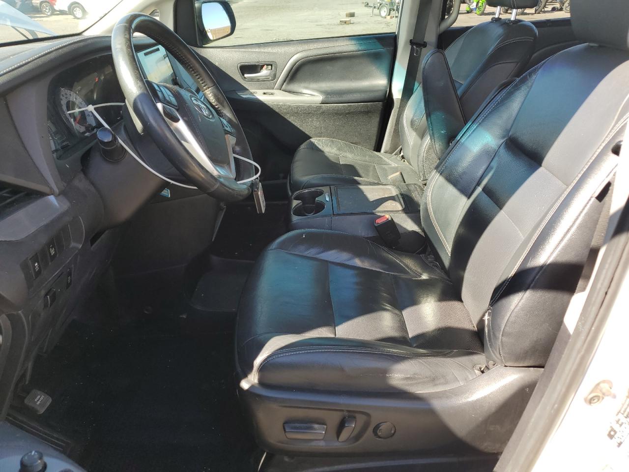 2015 Toyota Sienna - Image 7