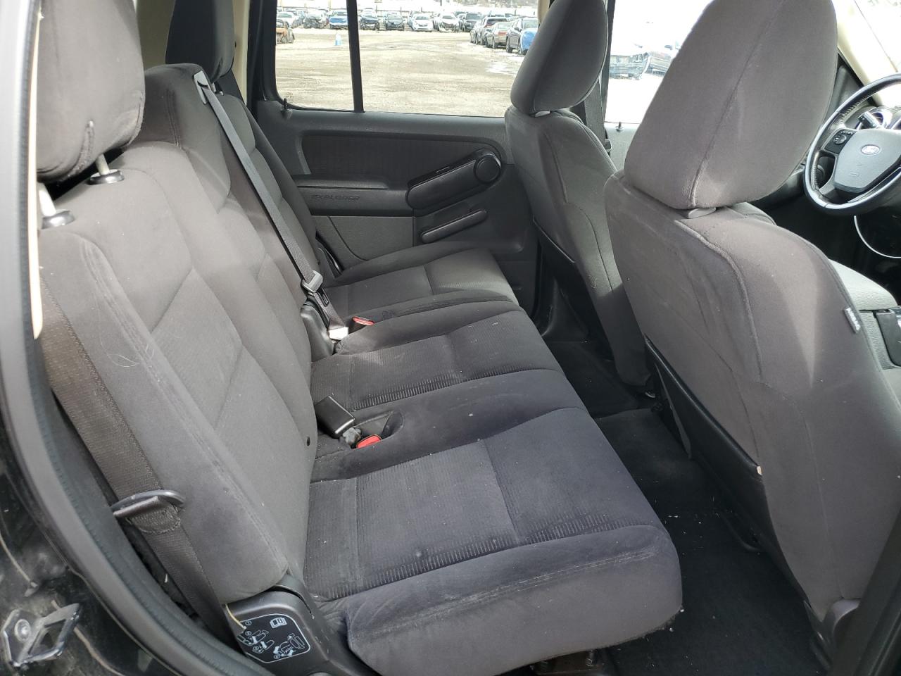 2010 Ford Explorer - Image 11
