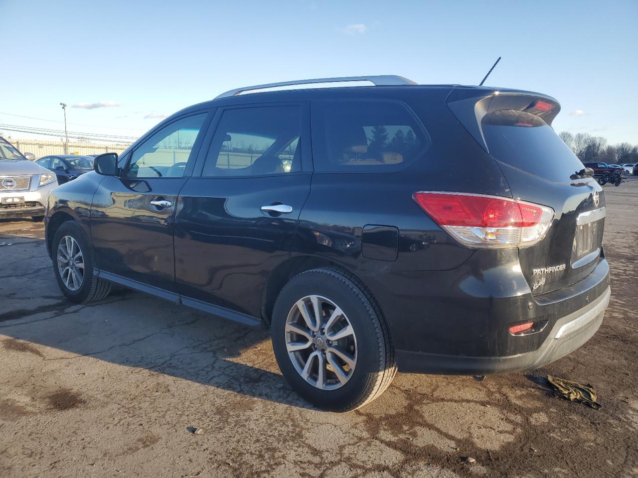 2013 Nissan Pathfinder - Image 2
