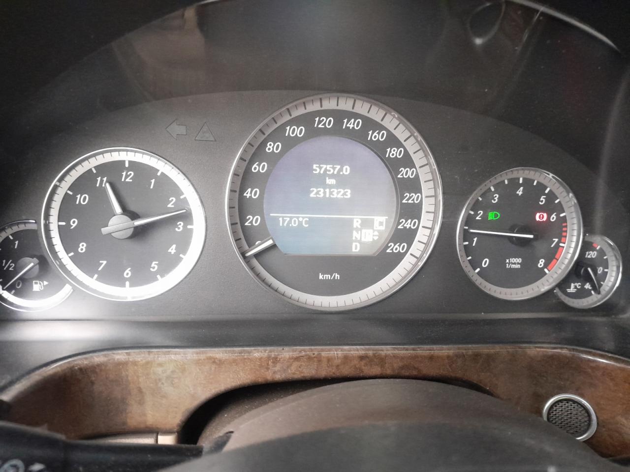 WDDHF5EB7AA208595 - 2010 Mercedes Benz E300 - #47327815