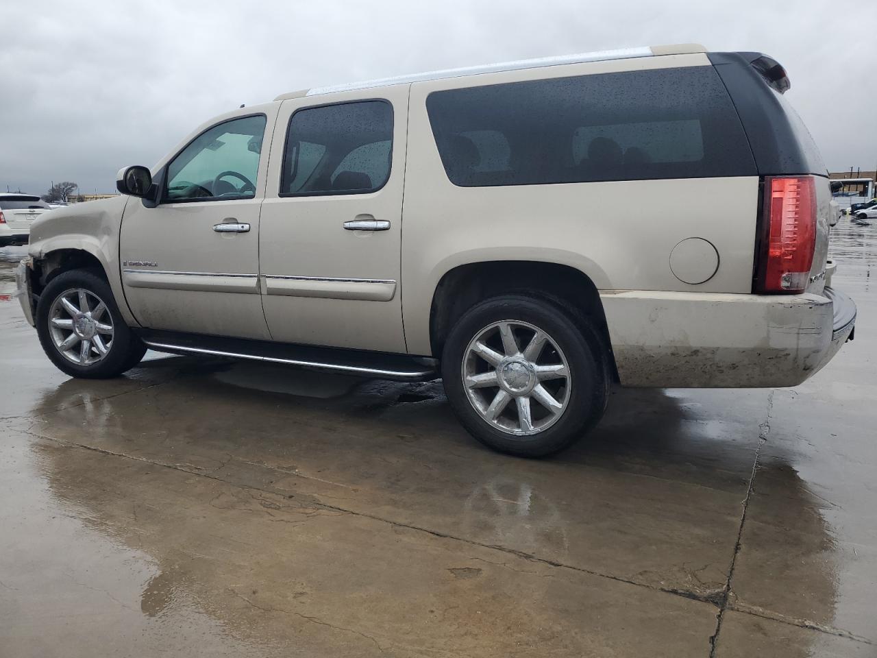 2007 GMC Yukon - Image 2