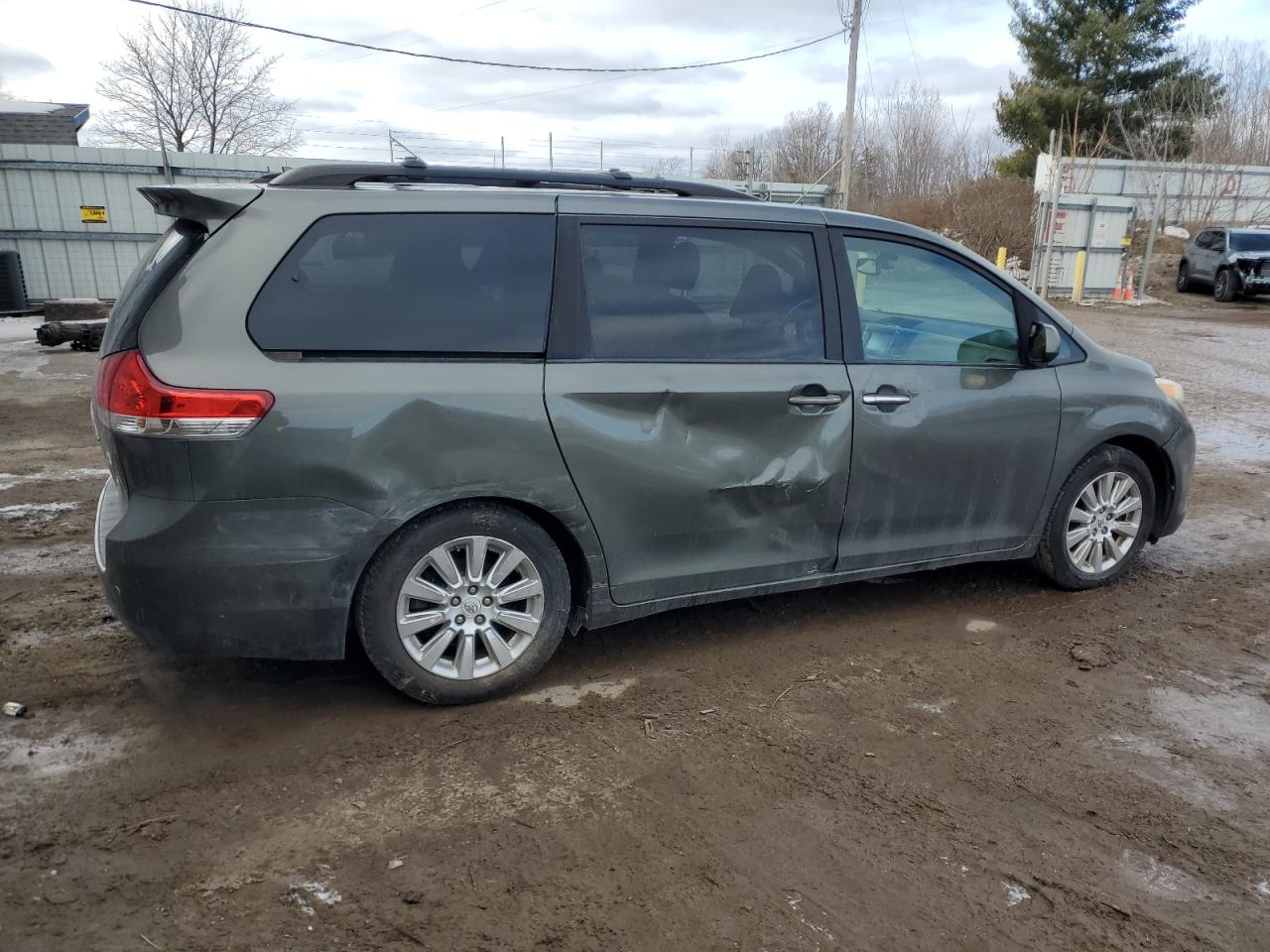 2011 Toyota Sienna - Image 3