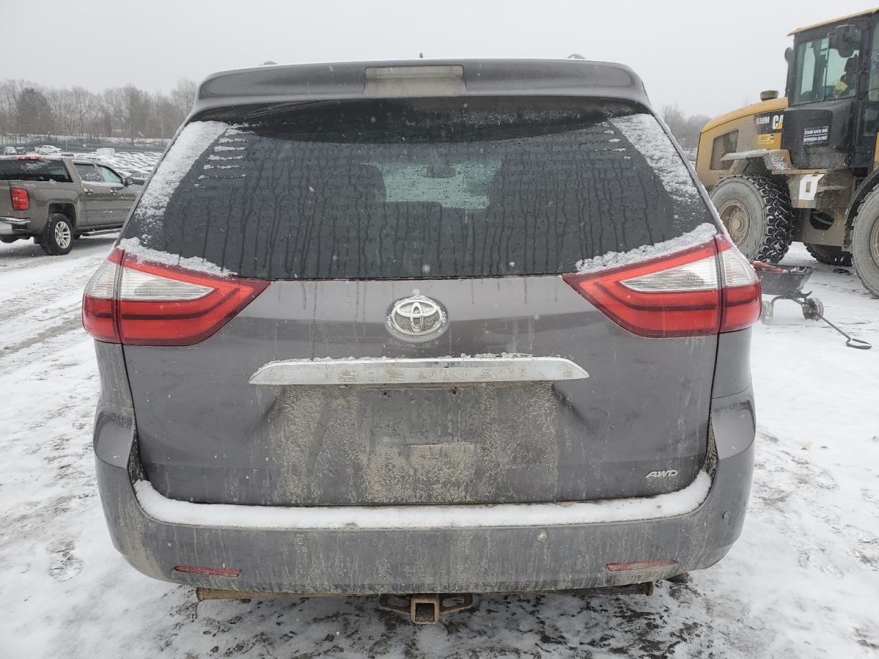 2015 Toyota Sienna - Image 6