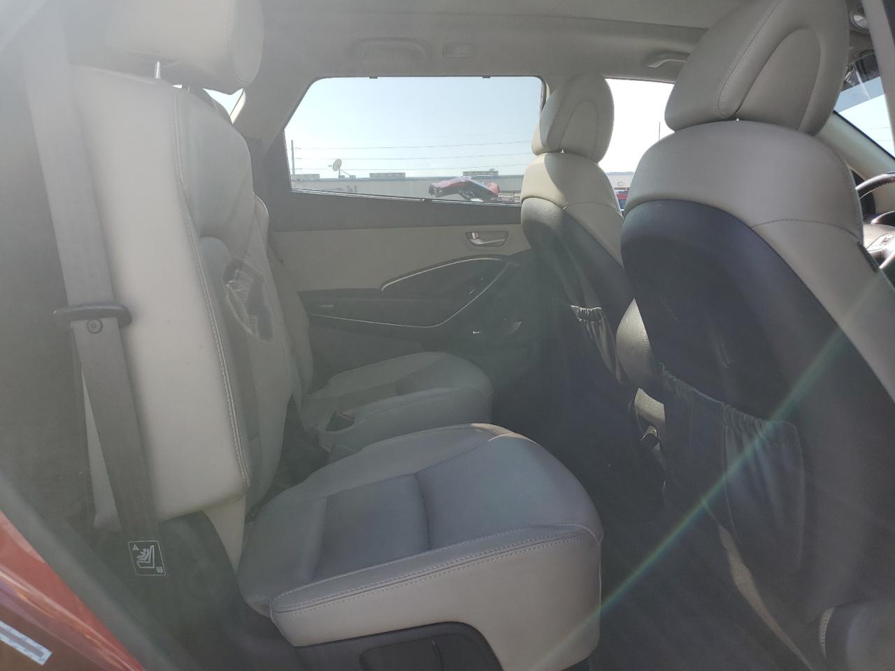 2015 Hyundai Santa Fe - Image 11