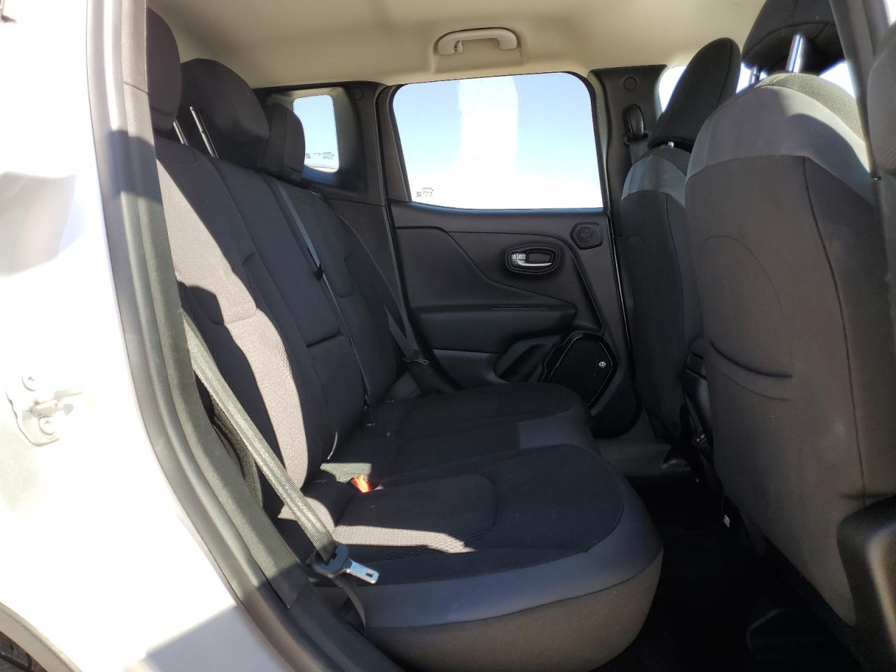 2018 Jeep Renegade - Image 11