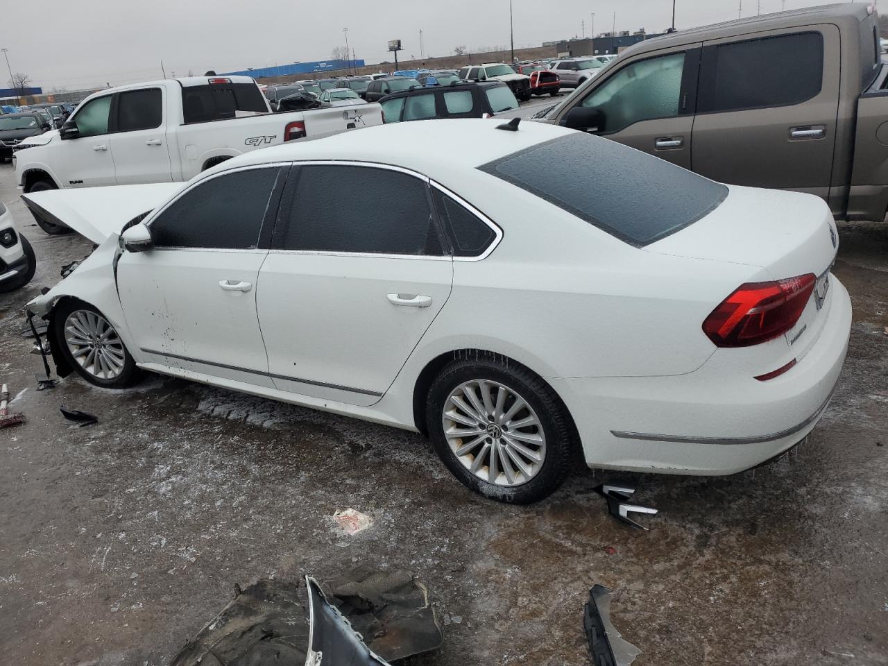 2017 Volkswagen Passat - Image 2