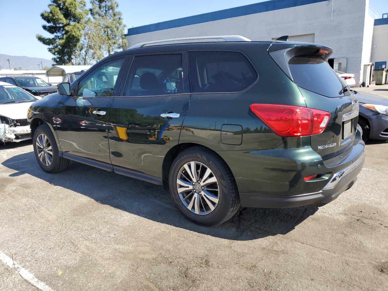 2019 Nissan Pathfinder - Image 2