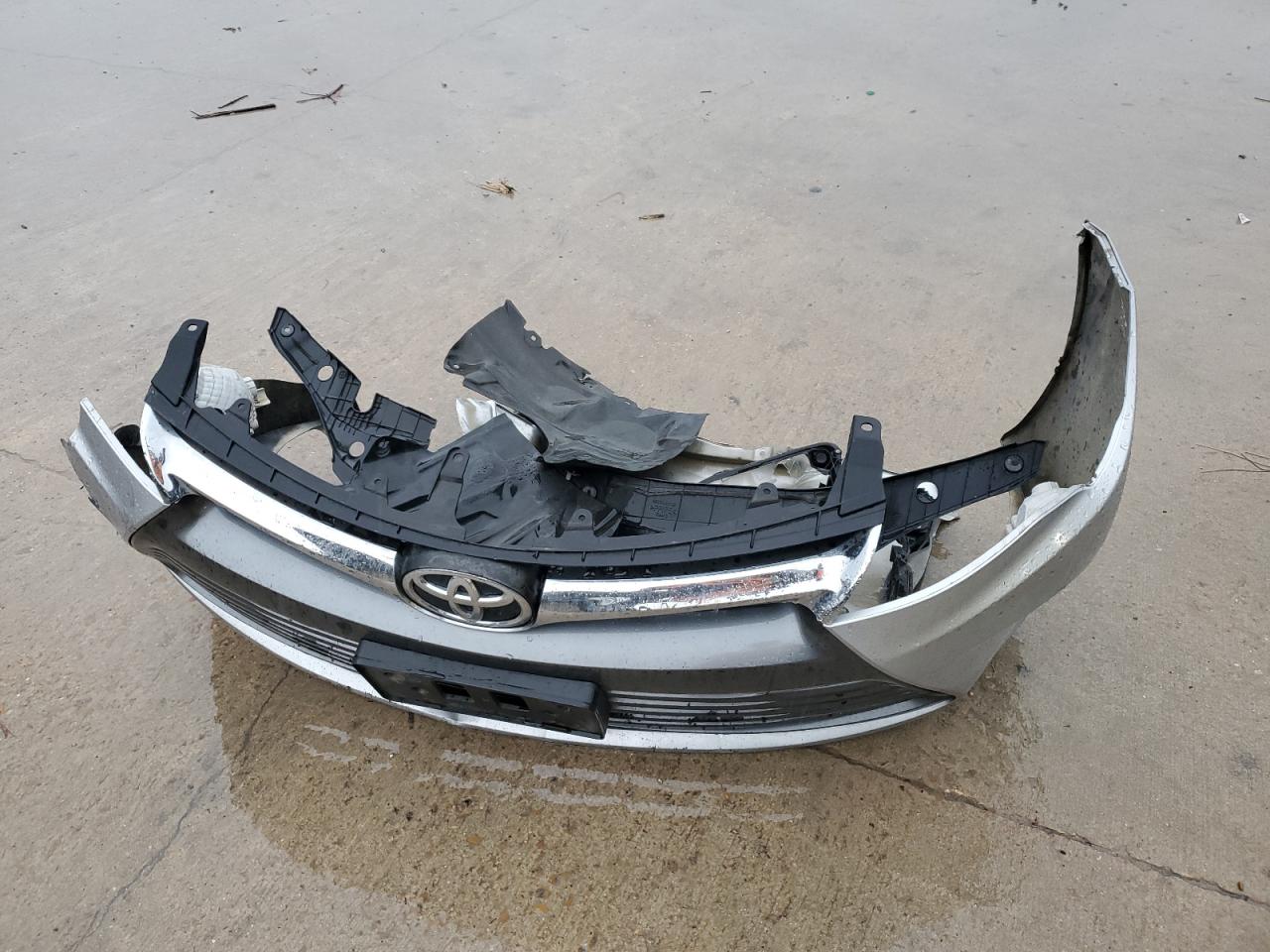 2015 Toyota Camry - Image 12