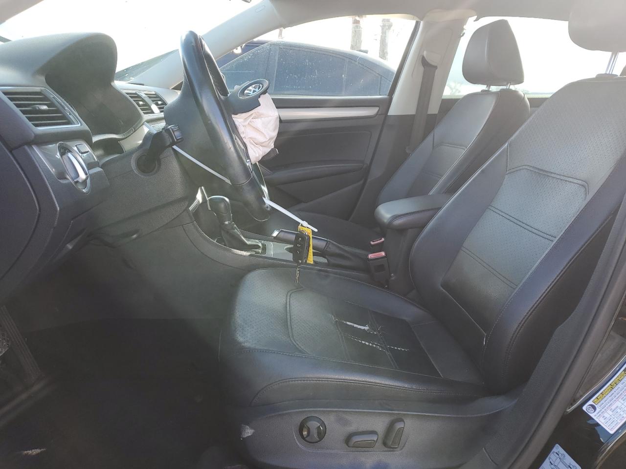 2014 Volkswagen Passat - Image 7