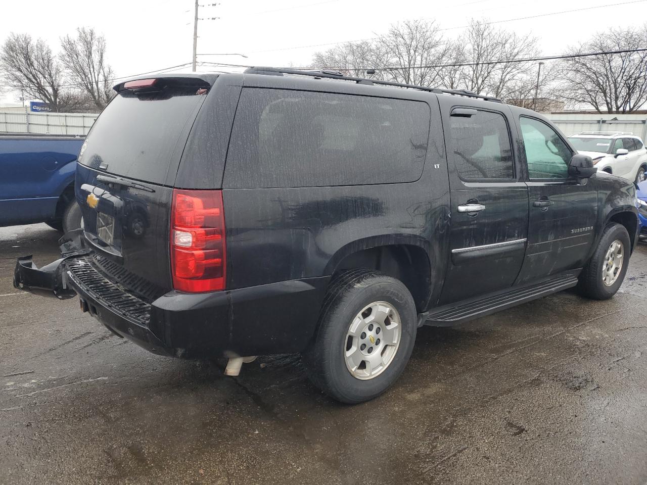 2014 Chevrolet Suburban - Image 3