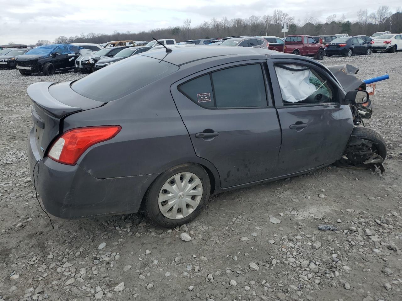 2015 Nissan Versa - Image 3